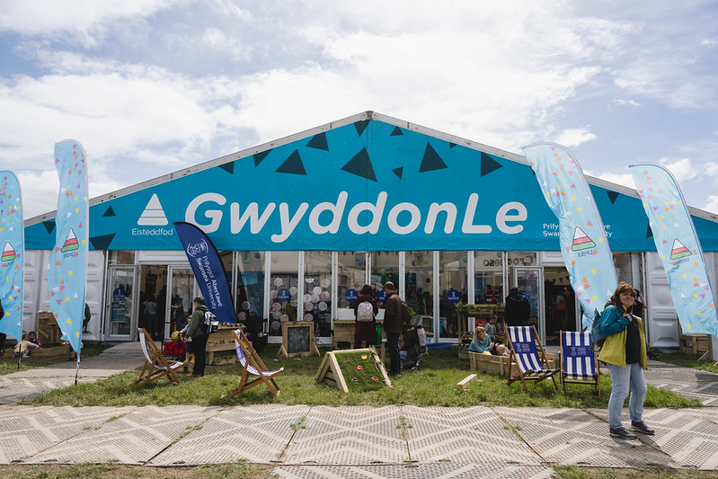 Image of the GwyddonLe Welcome Desk 