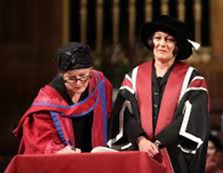 Herta Müller receives her honorary fellowship from Swansea University