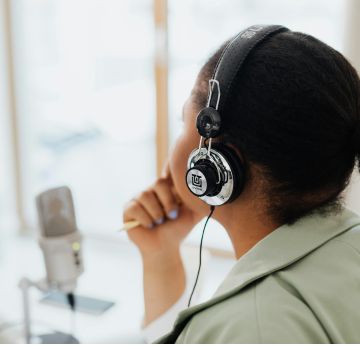 Cyhoeddiadau a Phodlediadau Cyn-fyfyrwyr