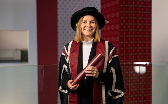 Mae ein cymrawd anrhydeddus newydd yn siarad am gwrw di-alcohol 