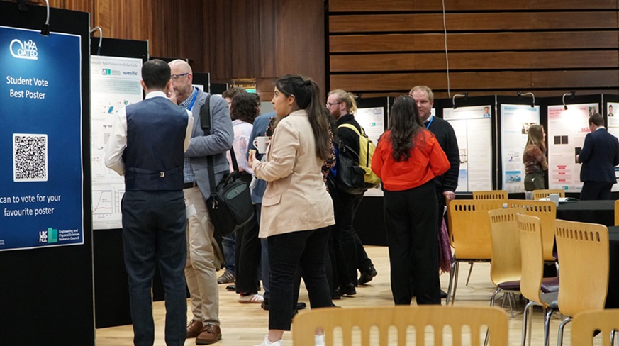 Llun o gynulliad seminar