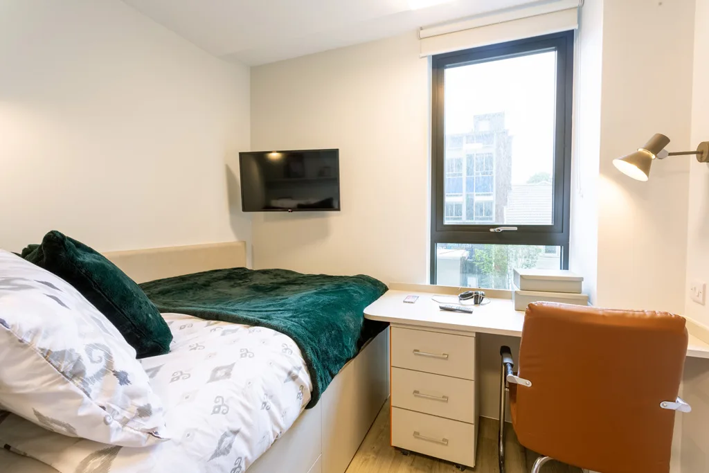 Photograph of typical bedroom within the flats of 10 at Seren.