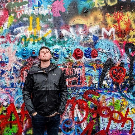 Myfyriwr yn y Weriniaeth Tsiec