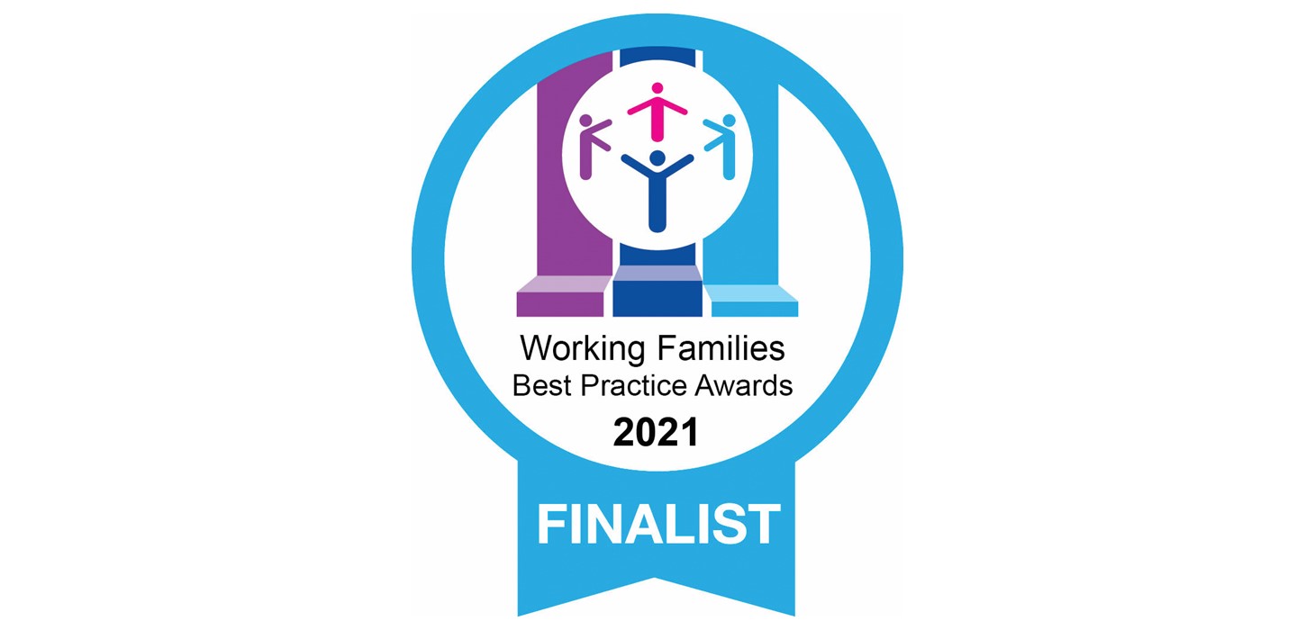 Logo Gwobrau Arferion Gorau Working Families 2021, sy'n dangos ein bod ar y rhestr fer.