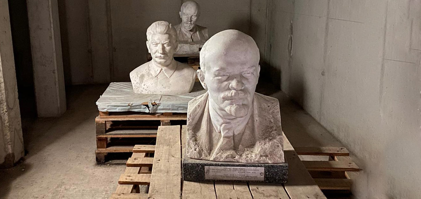 The heads of statues in a store room 