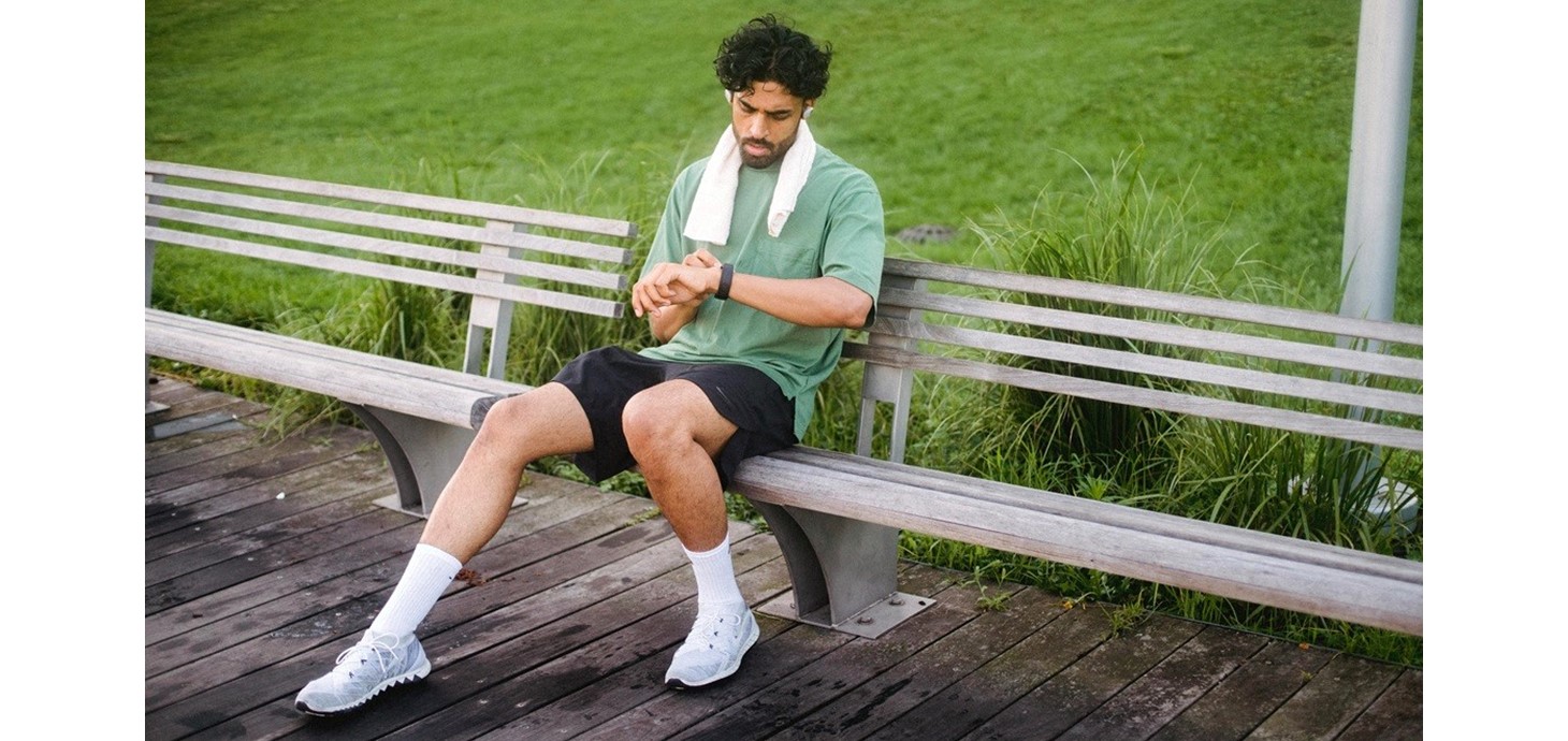 Mae cymdeithasegydd o Abertawe wedi'i anrhydeddu gan y cyfnodolyn Current Sociology, am ei ymchwil newydd i hunan-optimeiddio, sef term am syniadau ac arferion sydd a’r nod o wella at eich hun yn barhaus. Mae enghreifftiau'n amrywio o lyfrau a phodlediadau hunangymorth a dyfeisiau hunan-dracio