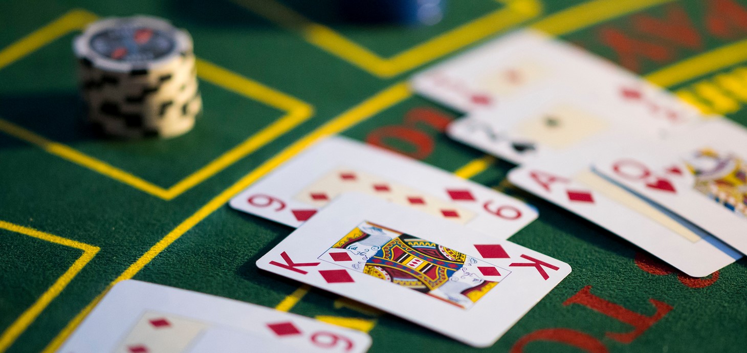 Poker table 