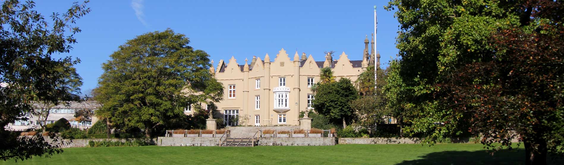 the Singleton Abbey on a bright sunny day
