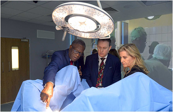 HRH The Duchess of Edinburgh, Dr Denis Mukwege and Professor Iain Whitaker examining a patient