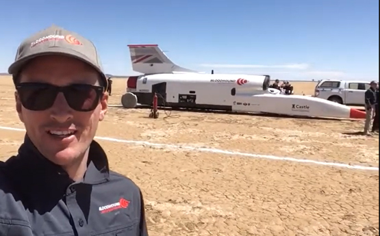 Yr Athro Ben Evans o flaen Bloodhound SSC