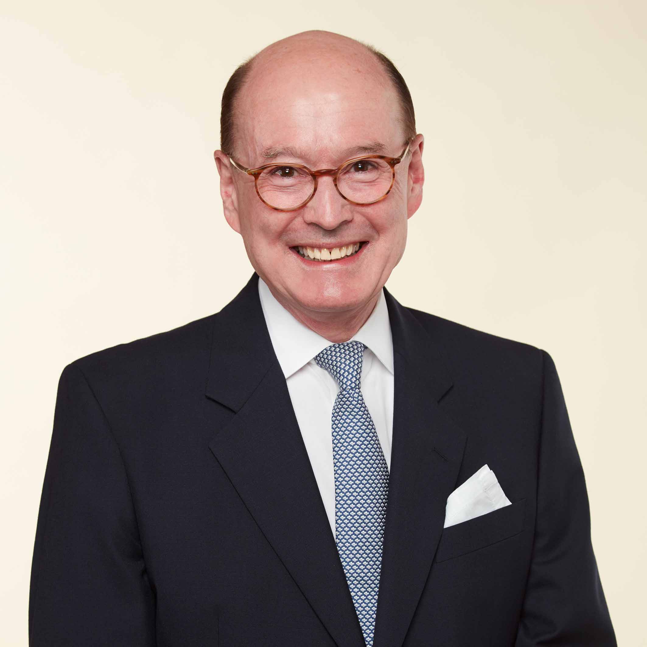 A head shot of Simon Rainey KC