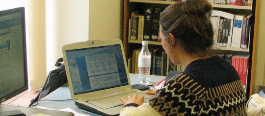 Student studying at Banwen Library