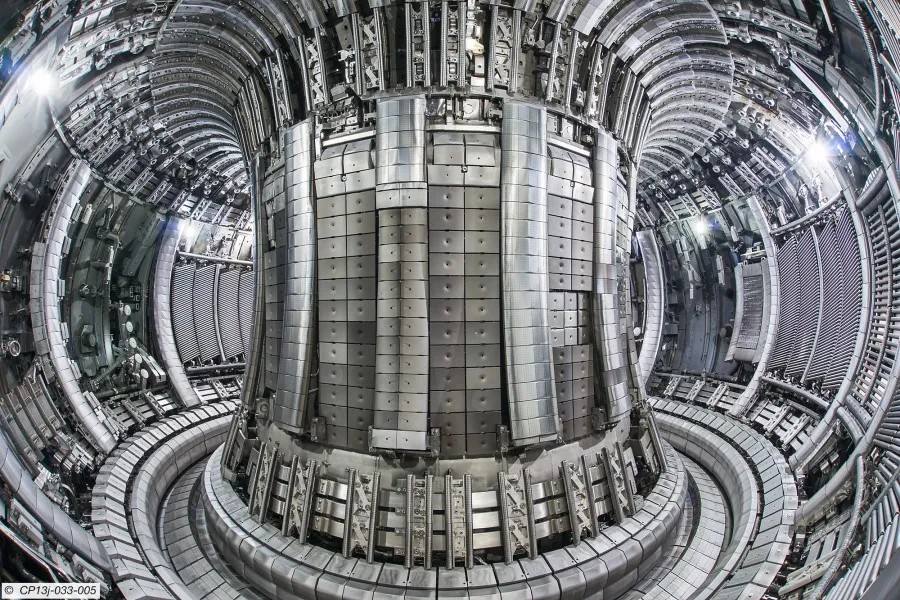 Tokamak fusion reactor