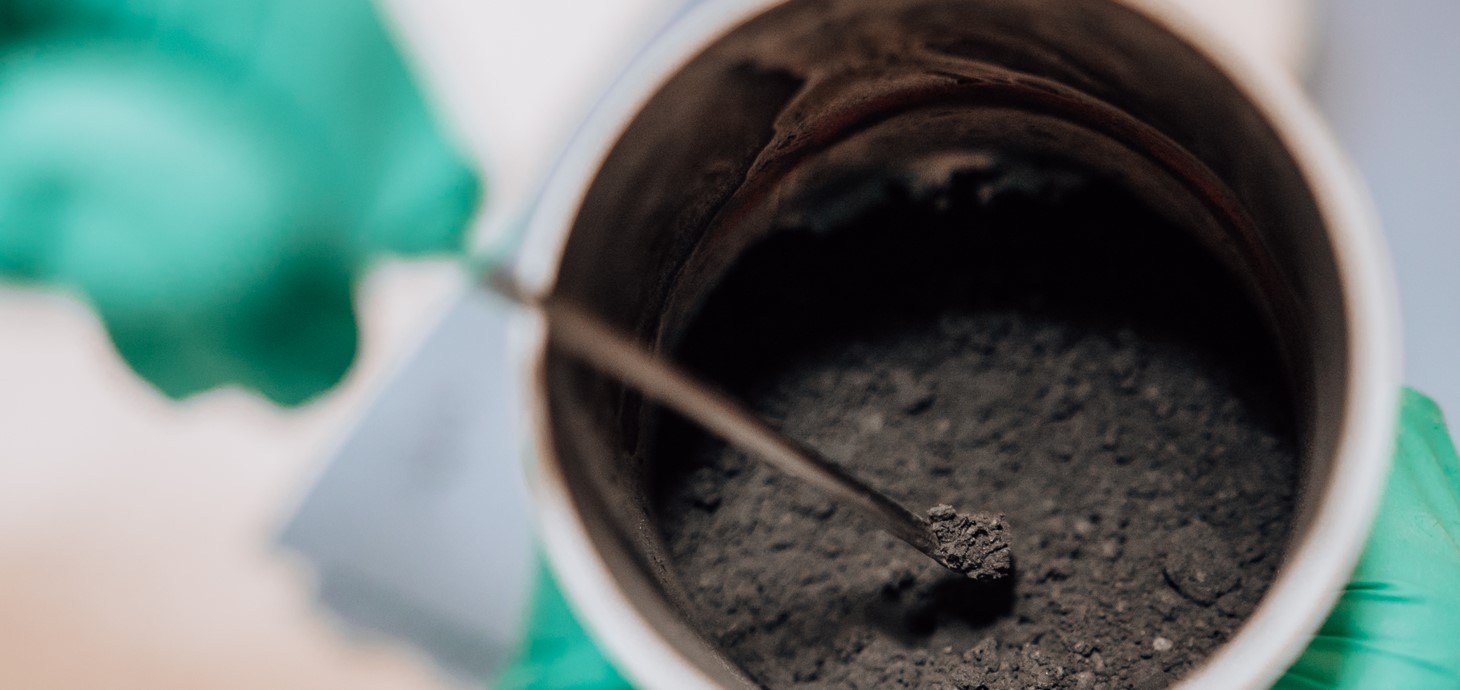 Graphite nanomaterial powder for use in conductive coatings. 