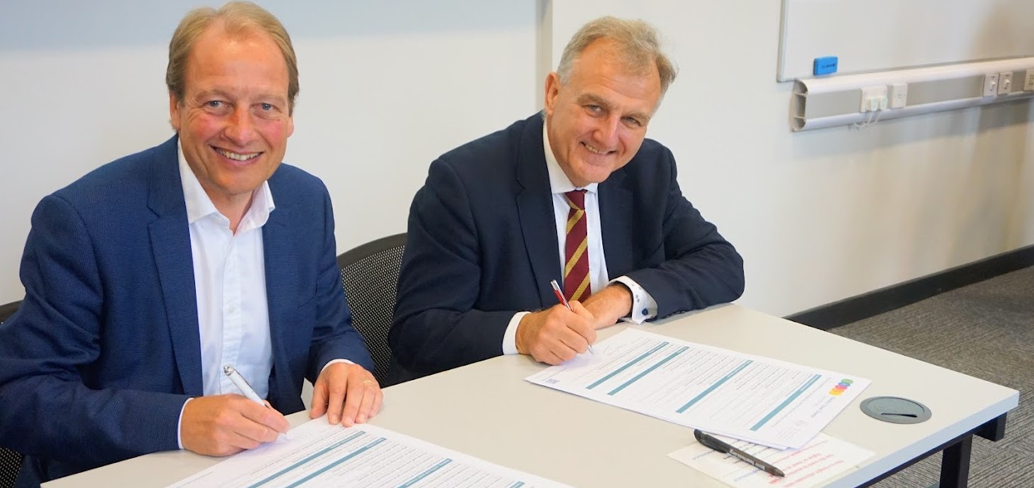 Professor Paul Boyle, Vice-Chancellor of Swansea University and Mark Hackett, Chief Executive of Swansea Bay University Health Board sign the Swansea Bay Healthy Travel Charter.