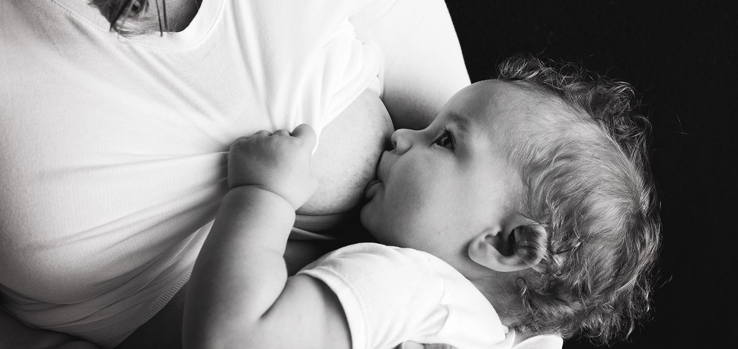 Study says public make it more difficult for women to breastfeed 