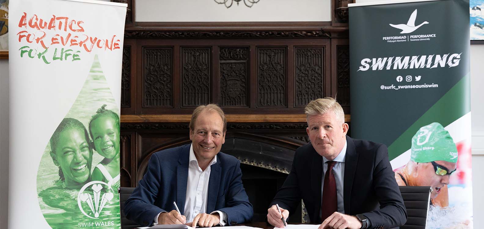 Professor Paul Boyle, Swansea University's Vice-Chancellor and Swim Wales Chief Executive Officer Fergus Feeney signing the partnership agreement