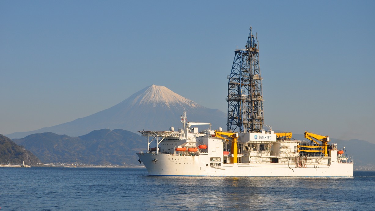 A photo of Chikyu, the drilling vessel being used as part of Exhibition 502. Credit: JAMSTEC (Japan Agency for Marine-Earth Science and Technology).