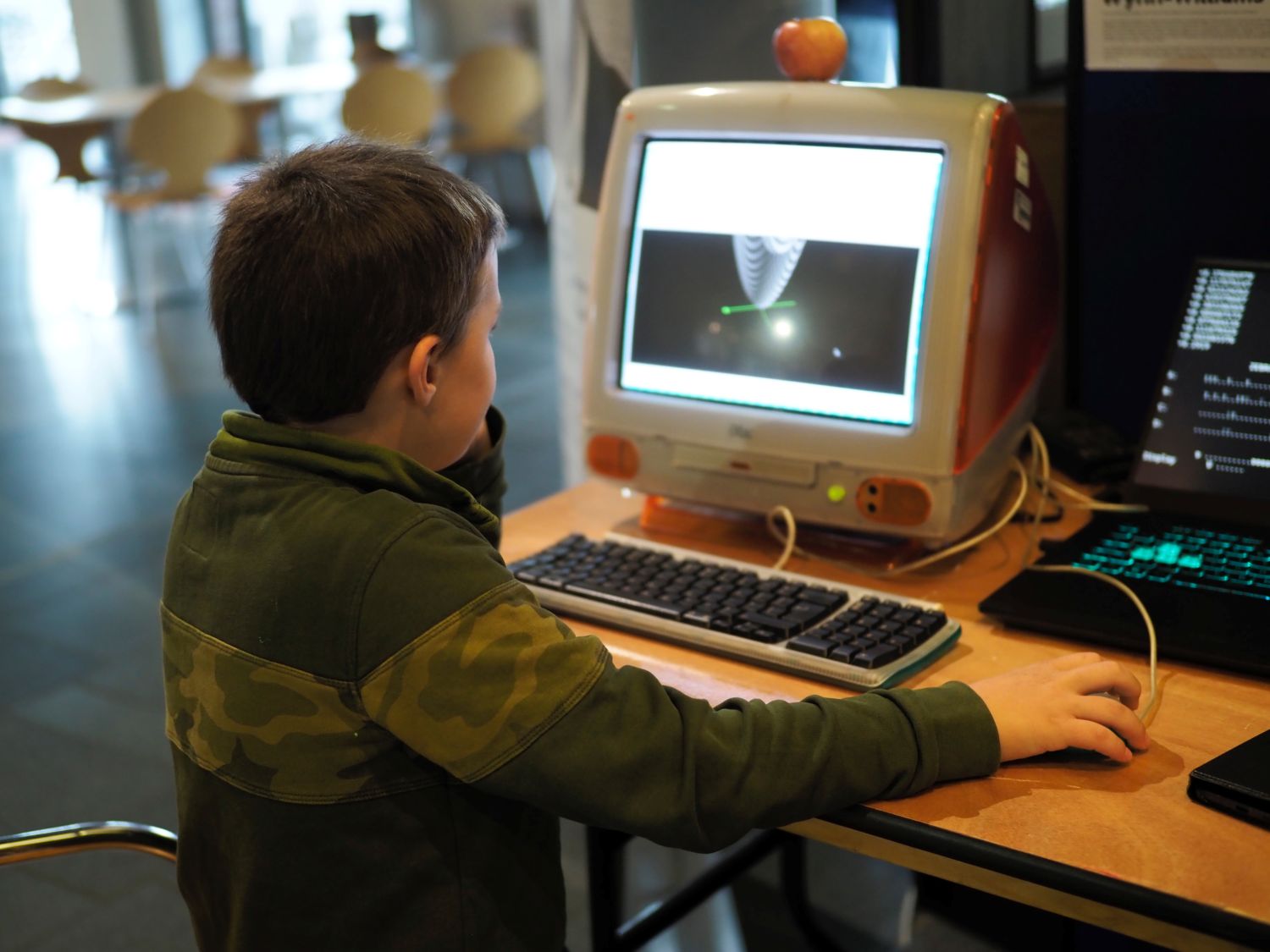 child by the old computer