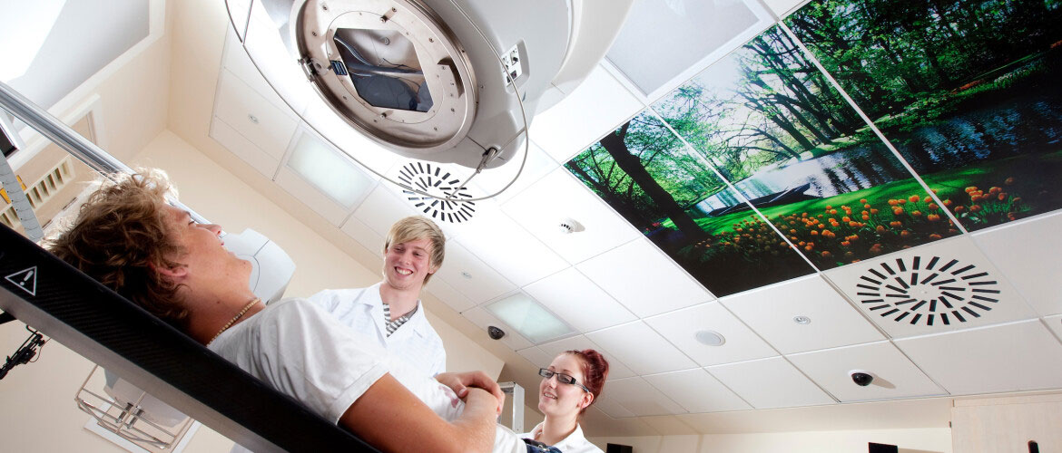 medical students using x-ray machine
