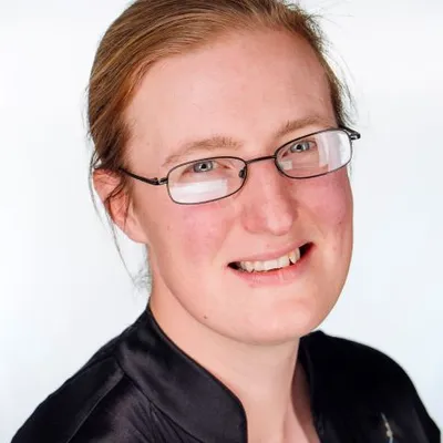 An image of DR JENNIFER RUDD linking to her profile site 