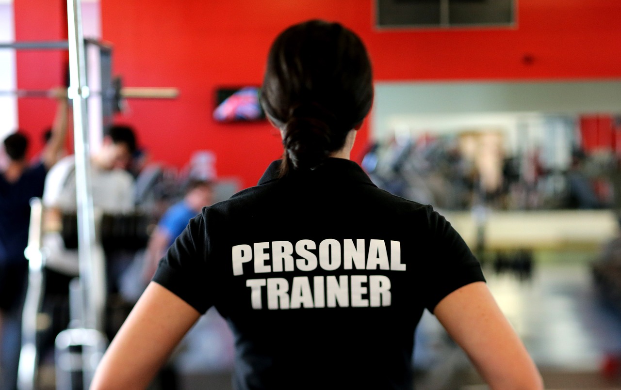 Female personal trainer wearing a personal trainer t-shirt